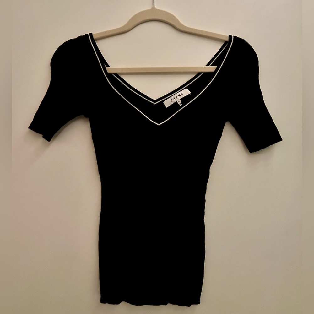FRAME DENIM | Ribbed Double V Neck Knit Top size XS black/white